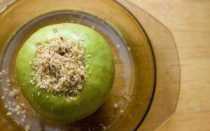Рецепт запеченных яблок с медом: калорийность, химический состав и пищевая ценность